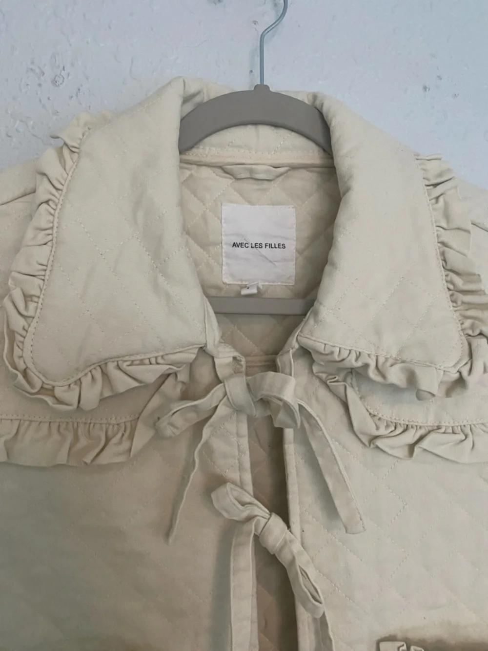 Avec Les Filles Cream Quilted Ruffle-Tie Puffer Jacket size Small - Picture 2 of 8